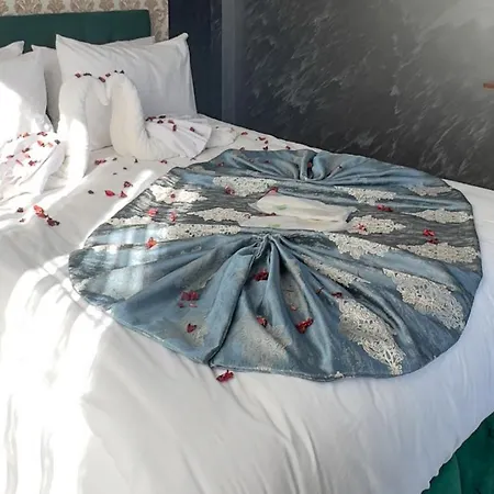 Sueper Halkali * Istambul