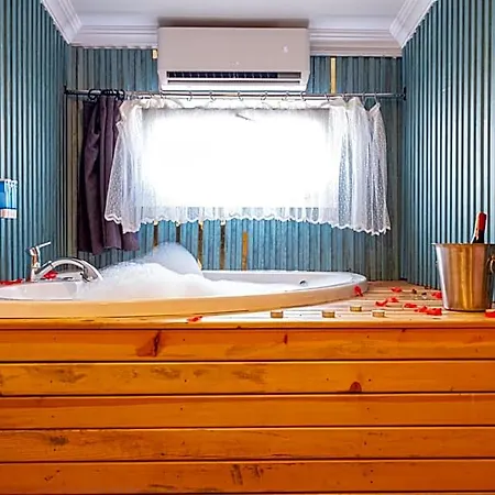 Süper Halkalı Otel *